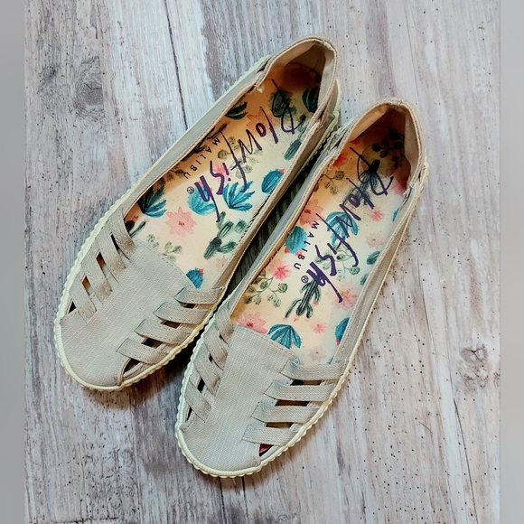 Blowfish light grey canvas flats strappy toe desert floral design women's size 8 - Picture 2 of 8